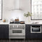 KN430_104534726.webp